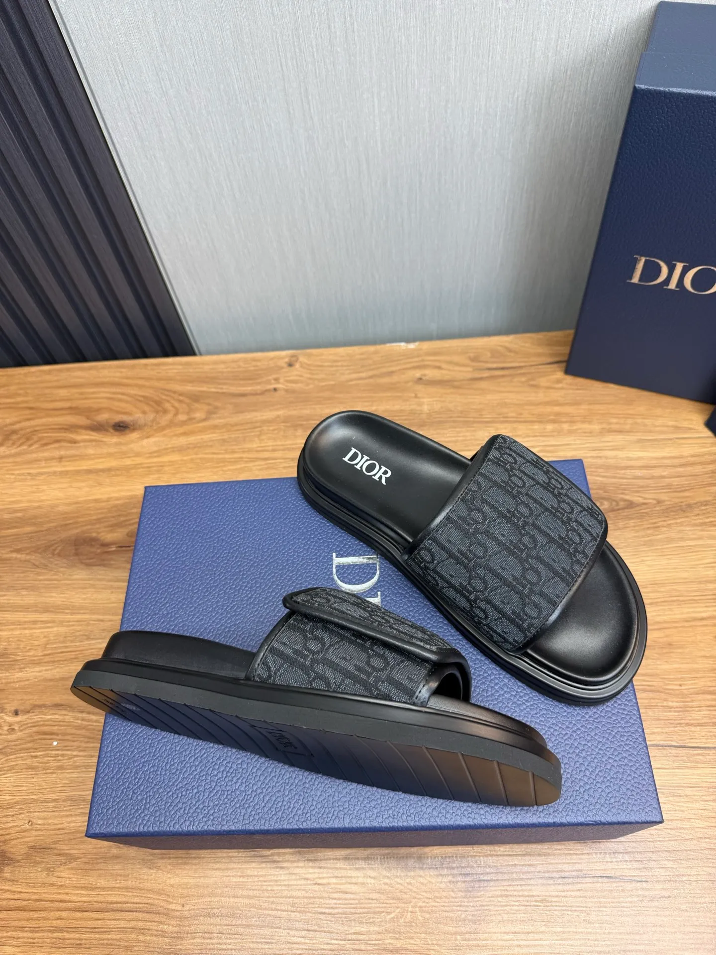 Men's shoes 💰280💰 Dior. Men's slippers 🩴Official website 1:1 production 38-45 yards 45 46 🉑️Customized original material shipped✅